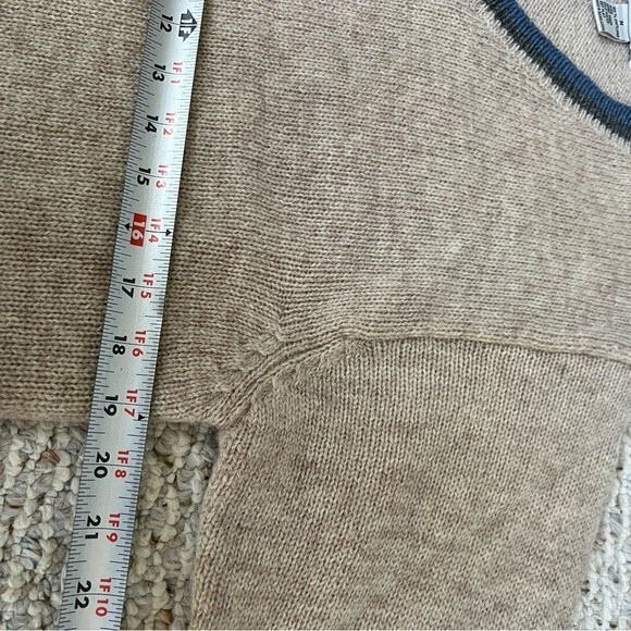 Shetland Wool V-neck Sweater - Picture 4 of 8